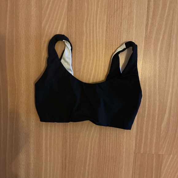 Black and White Women's Sprts Bra - size xs - Picture 2 of 2